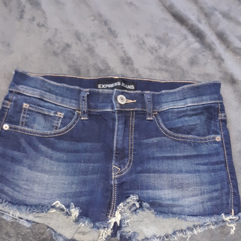 Shorts - Picture 3 of 4